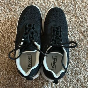 Black tennis shoes
